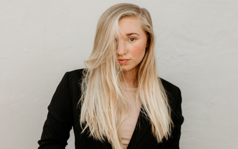 Des cheveux lisses, souples et faciles à entretenir de façon durable sont le rêve de milliers d'hommes et de femmes dans le monde entier